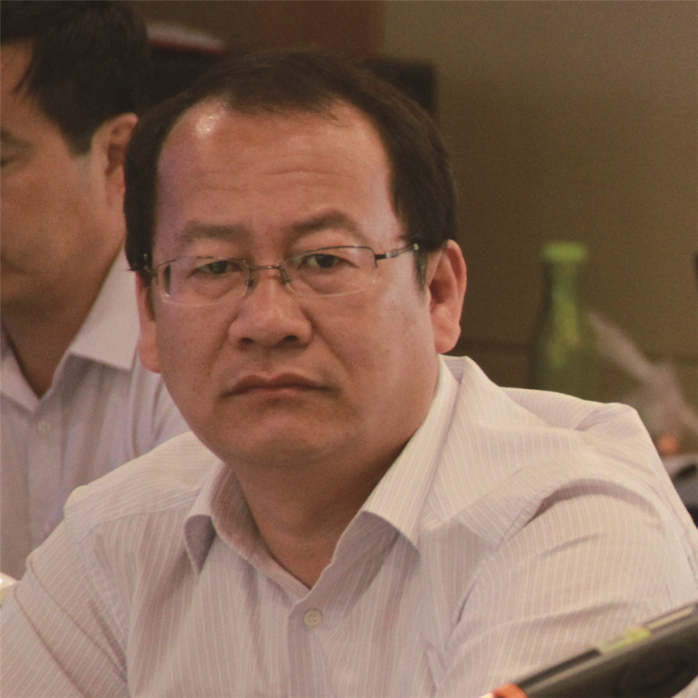 縣委常委、組織部長馬海強(左一).JPG