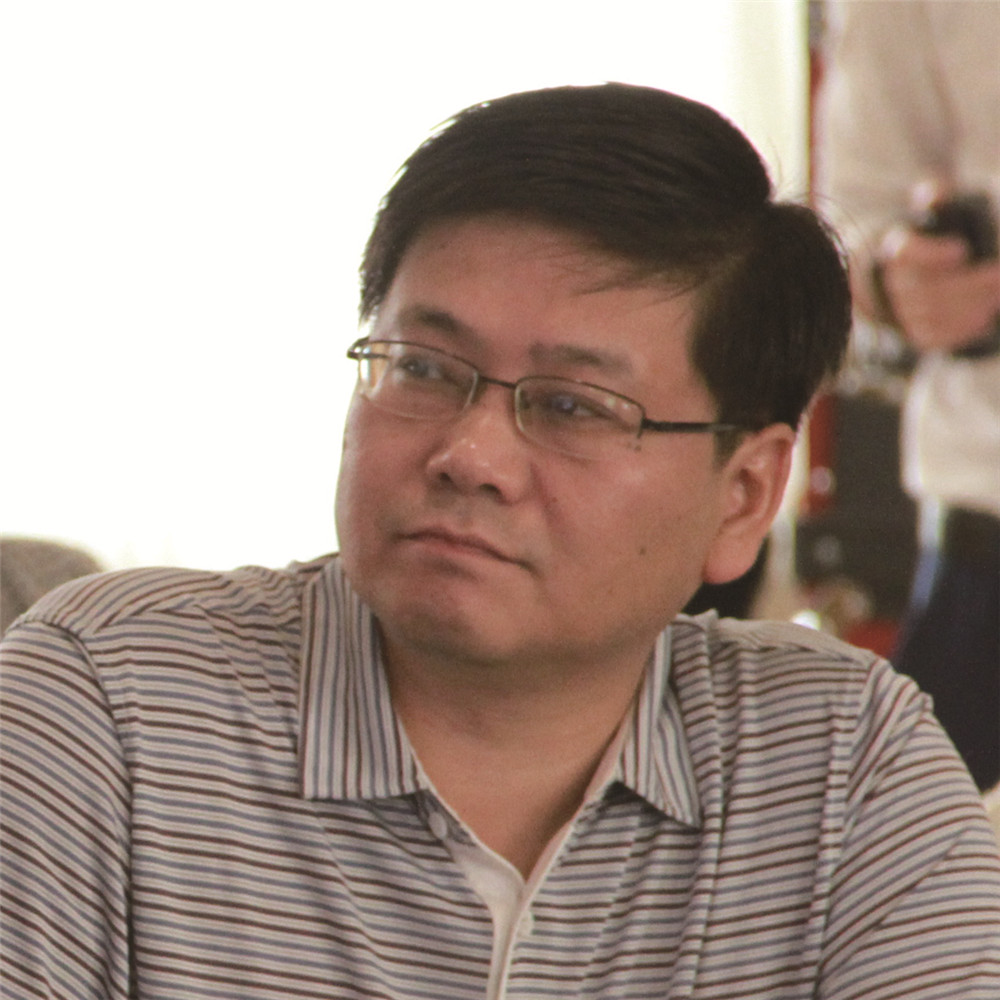 縣委常委、紀委書記李立(右一).JPG