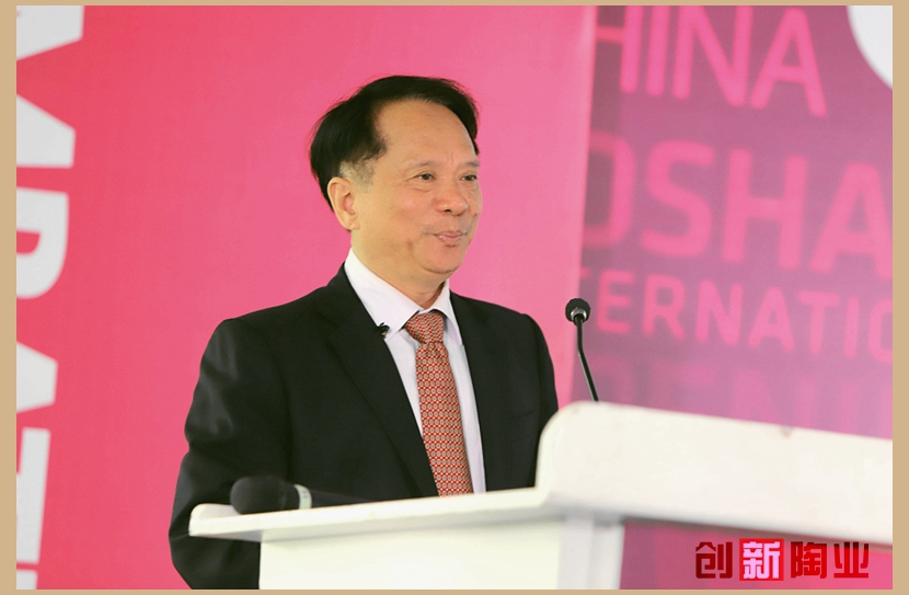 佛山中國陶瓷城集團有限公司董事長、廣東東鵬控股股份有限公司董事長何新明.jpg
